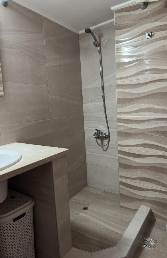 Ferienwohnung Καλαισθητο Διαμερισμα Διπλα Στο Μετρο Athen Exterior foto